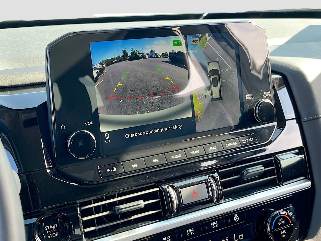 Used 2025 Nissan Pathfinder SL image 14