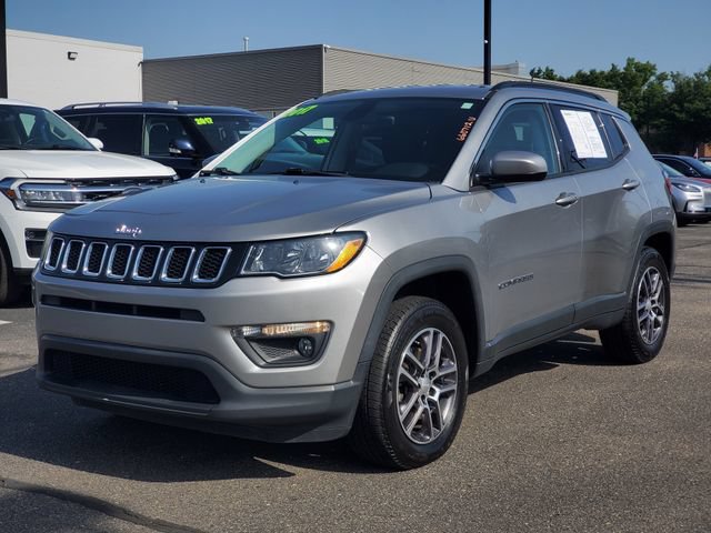 Used 2017 Jeep Compass Latitude w/ Popular Equipment Group AWD/4WD image 2