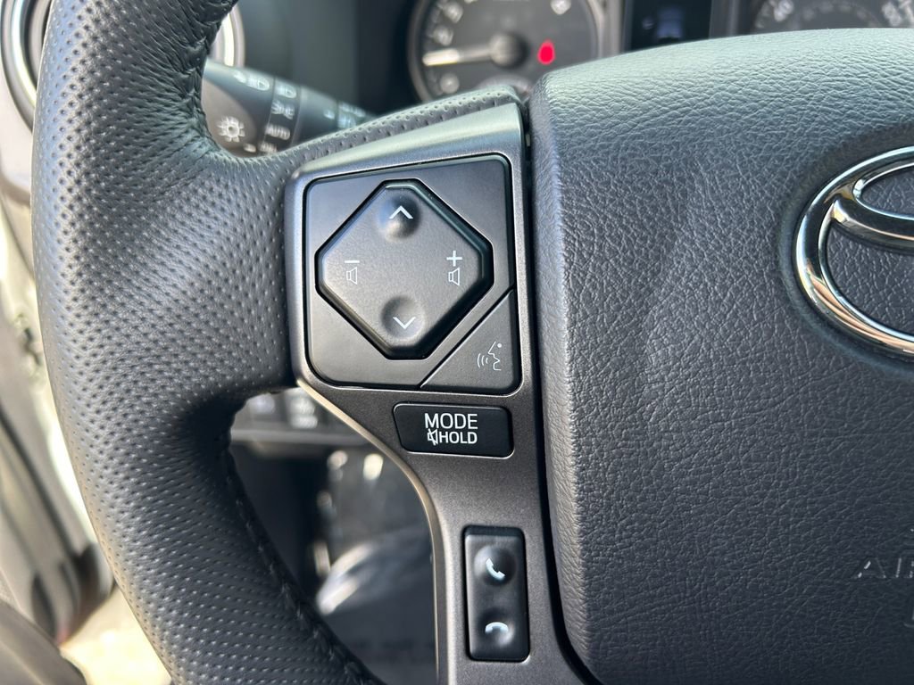 Used 2022 Toyota Tacoma TRD Off-Road w/ Technology Package AWD/4WD image 16