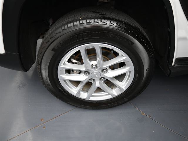 Used 2025 Jeep Grand Cherokee Laredo X image 26
