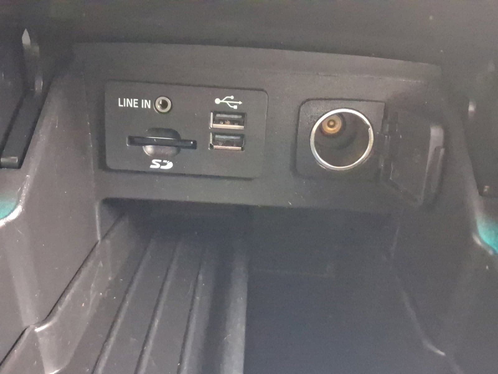 Used 2014 Ford Explorer XLT w/ Equipment Group 202A image 25