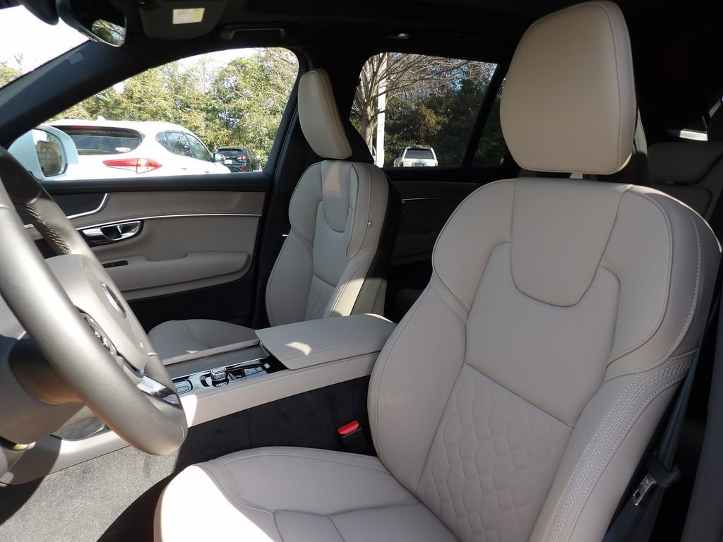 New 2026 Volvo XC90 B6 Plus w/ Protection Package Premier AWD/4WD image 13