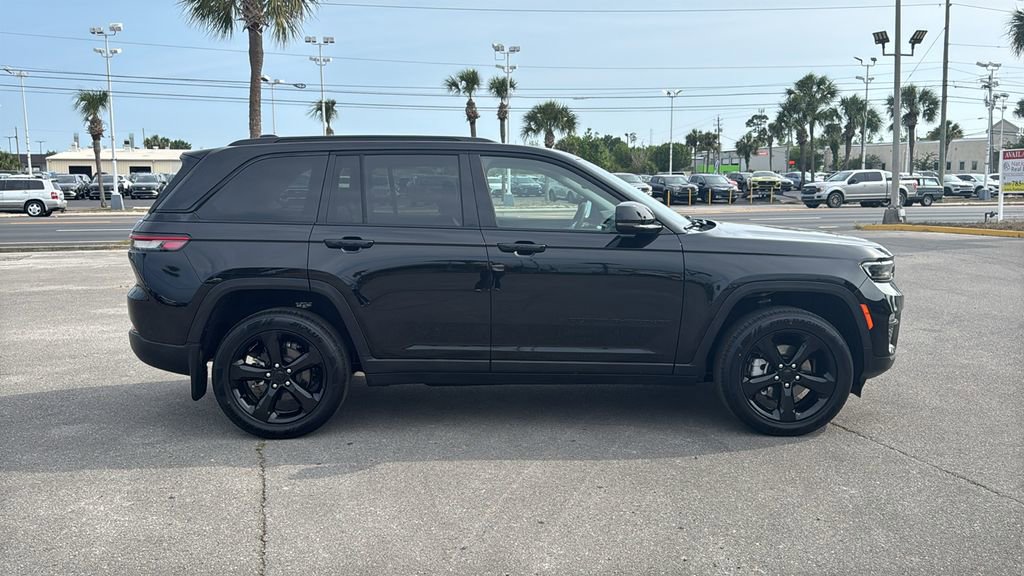 Used 2023 Jeep Grand Cherokee Limited w/ Black Appearance Package RWD image 6