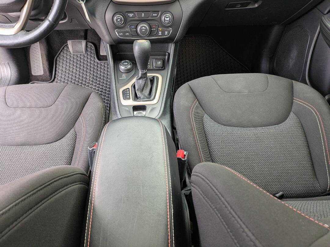 Used 2016 Jeep Cherokee 75th Anniversary image 11