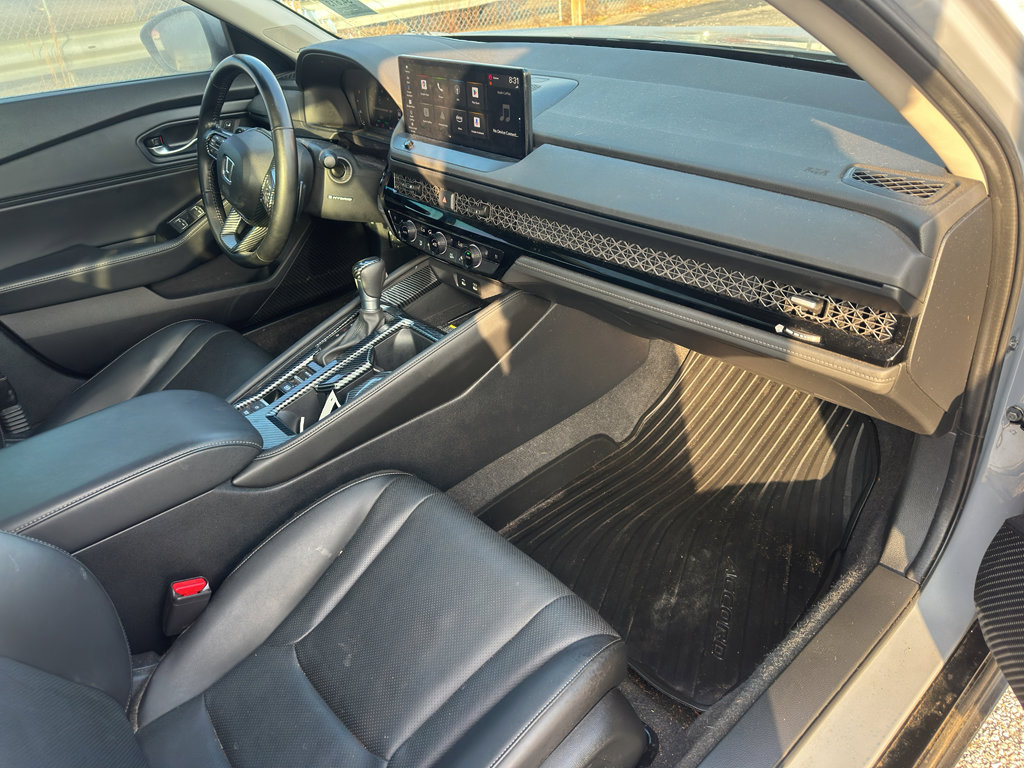 Used 2023 Honda Accord Touring image 3