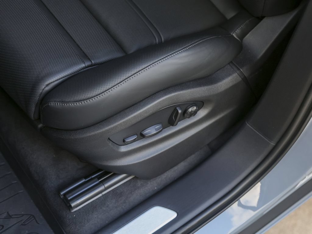 New 2026 Porsche Cayenne Coupe AWD/4WD image 15