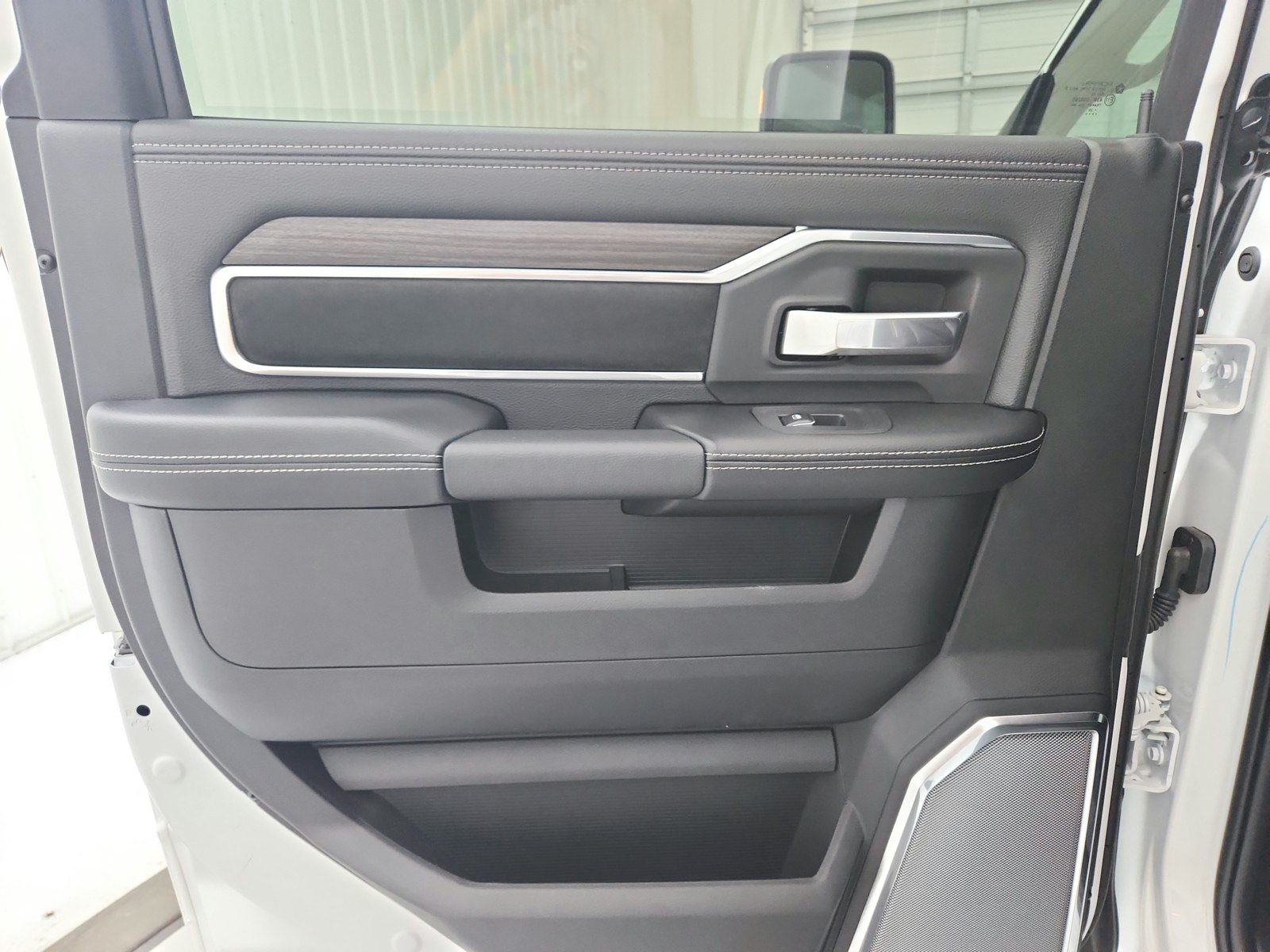 New 2026 RAM 3500 Laramie AWD/4WD image 39