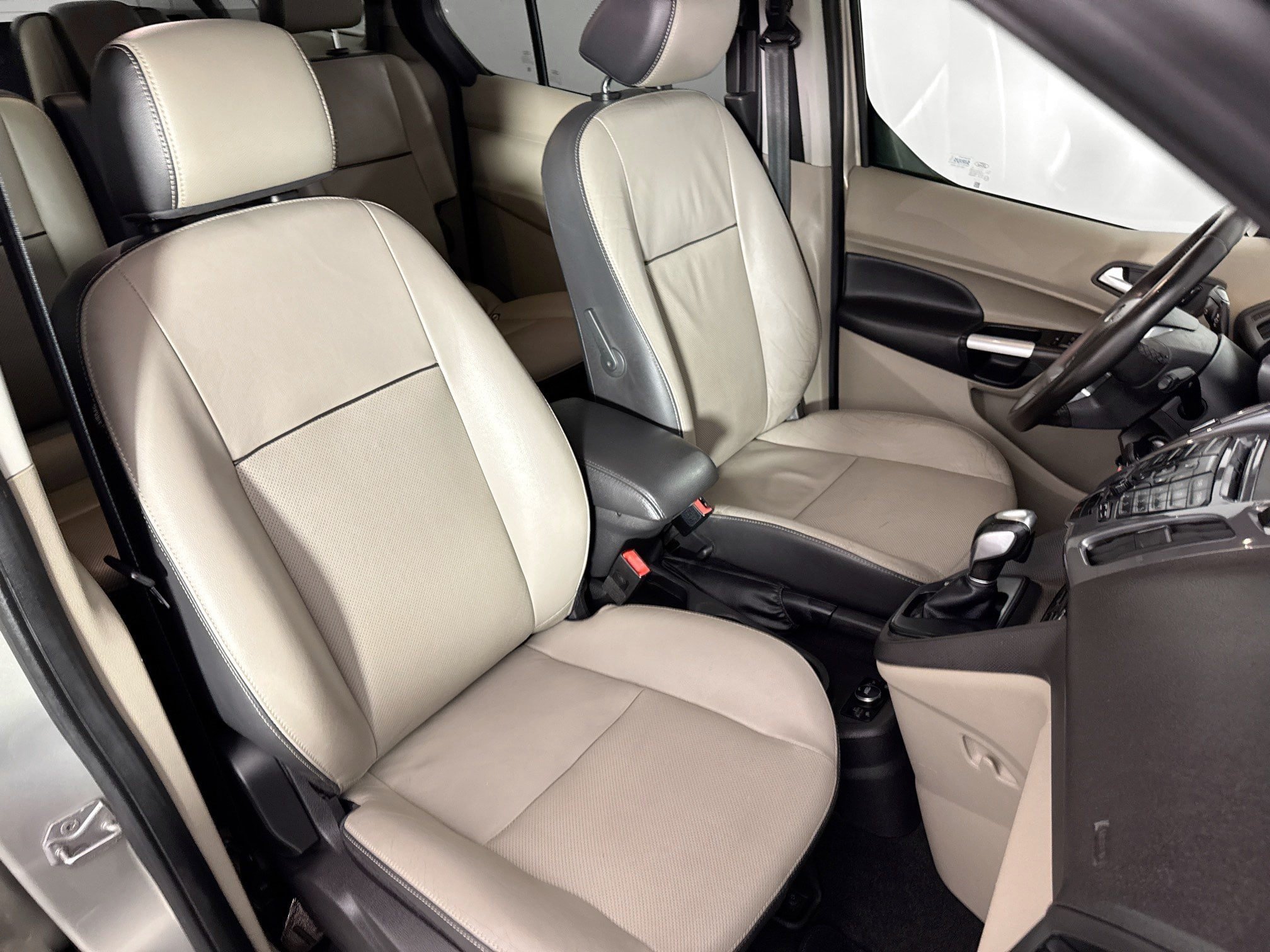 Used 2016 Ford Transit Connect Titanium FWD image 36