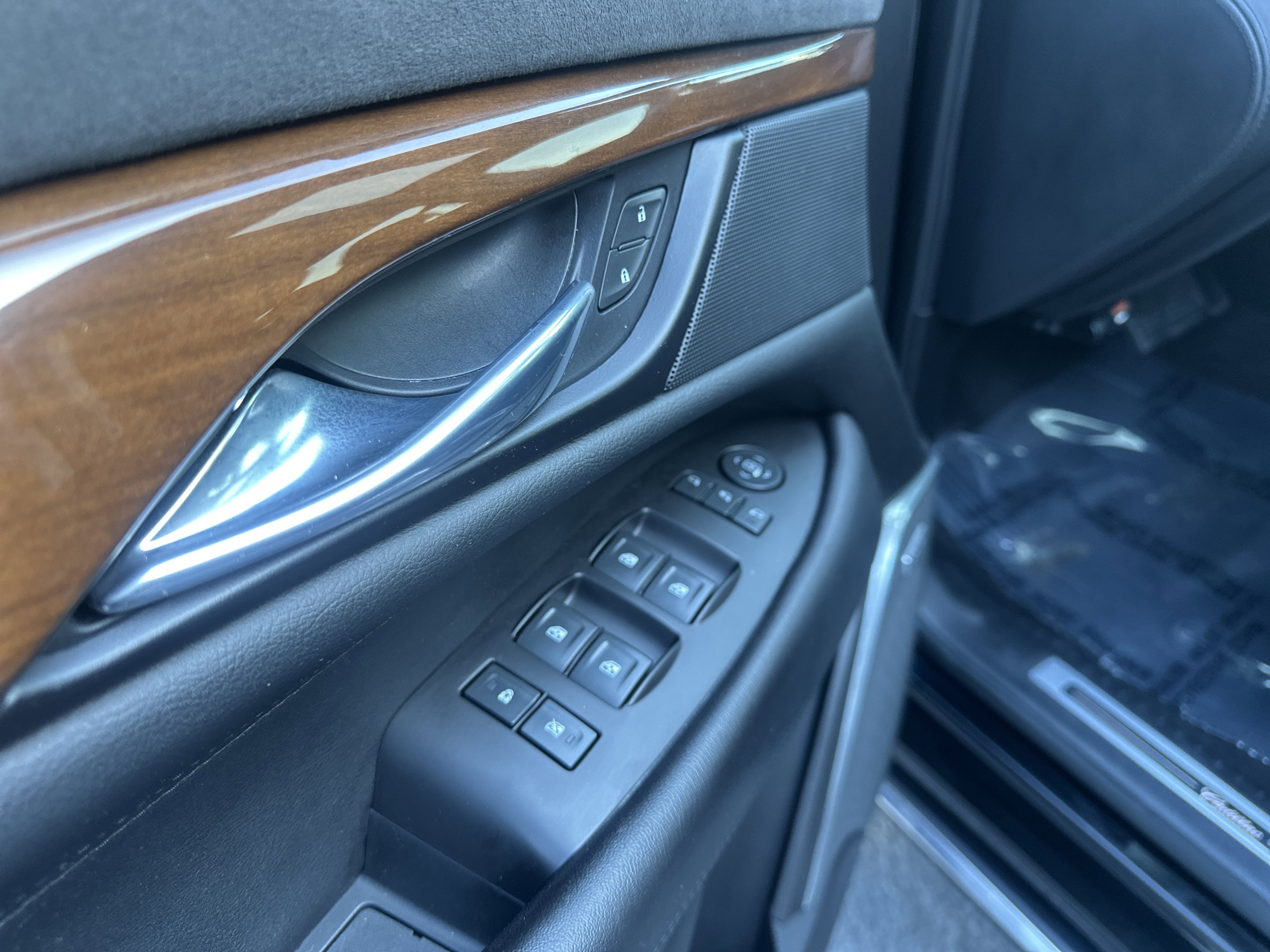 Used 2020 Cadillac Escalade Premium Luxury image 14