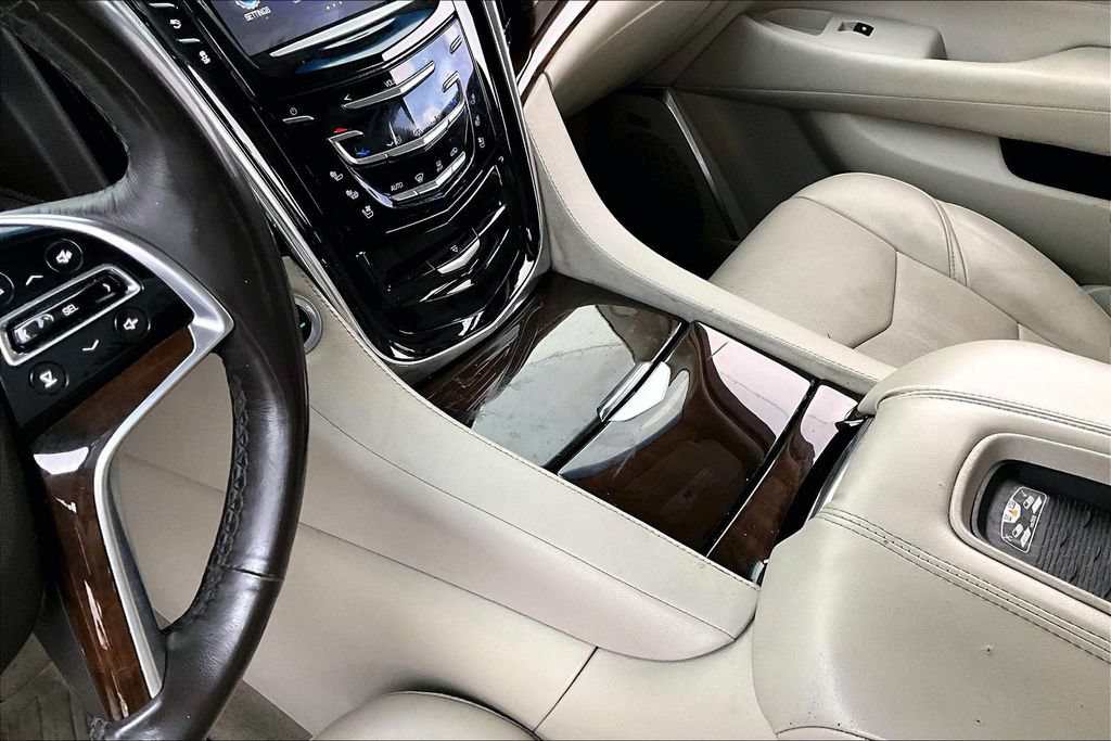 Used 2017 Cadillac Escalade Luxury AWD/4WD image 16