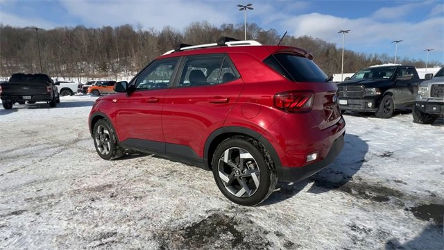 Used 2023 Hyundai Venue Limited image 6