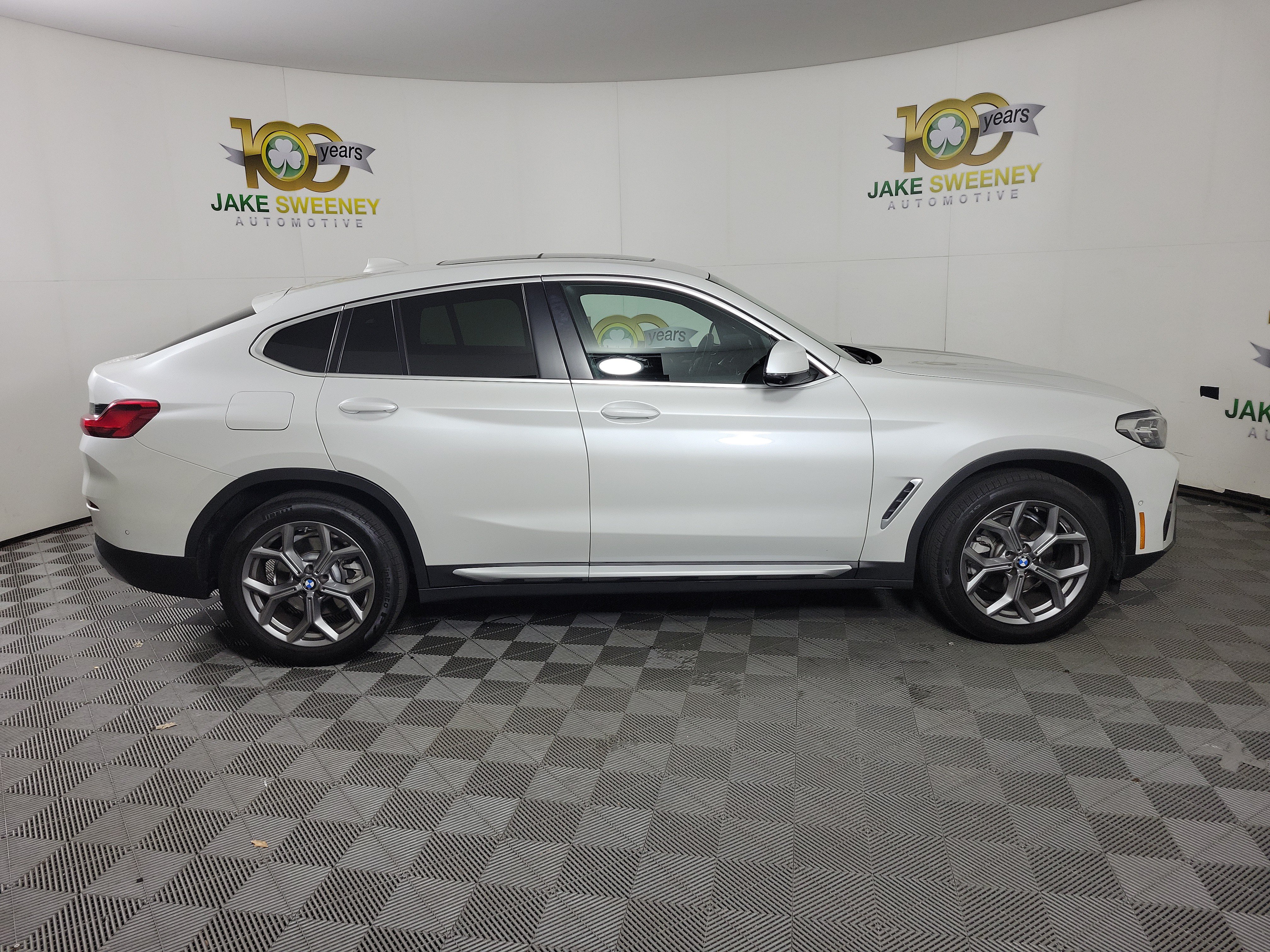 Certified 2024 BMW X4 xDrive30i AWD/4WD image 4