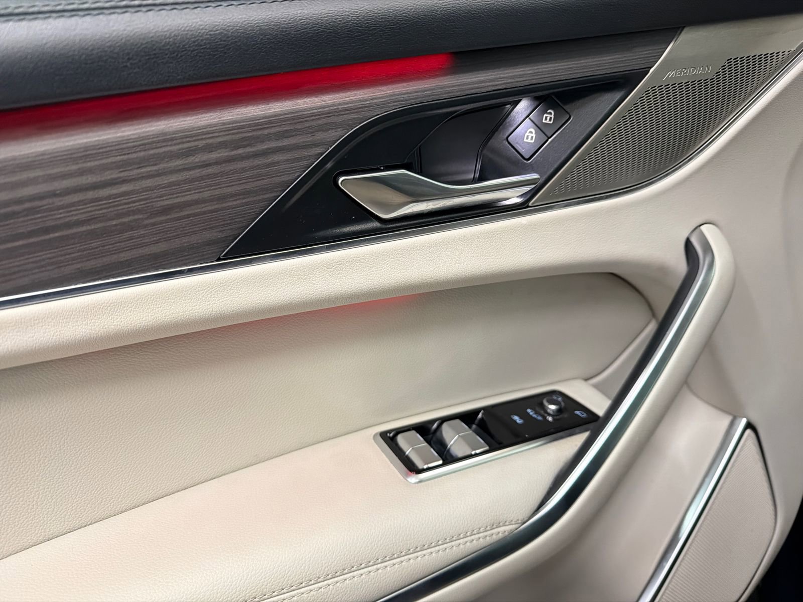 Used 2022 Jaguar F-PACE S image 37