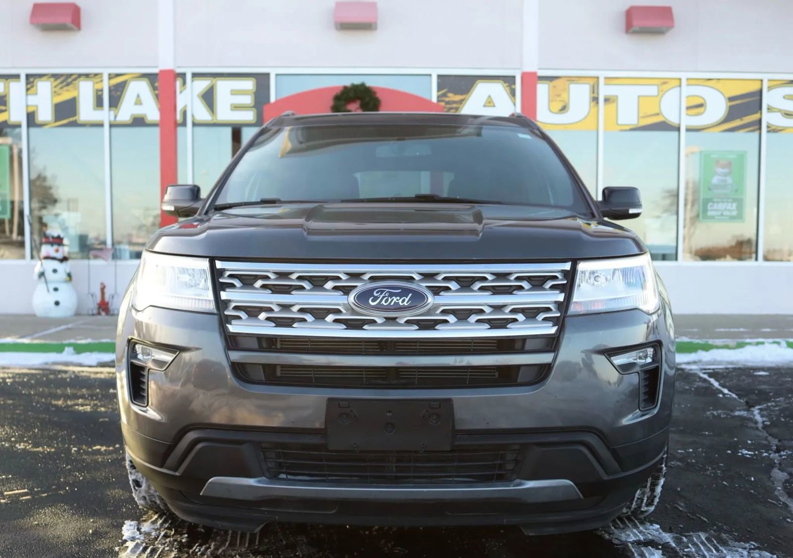 Used 2018 Ford Explorer XLT w/ Equipment Group 201A FWD image 2