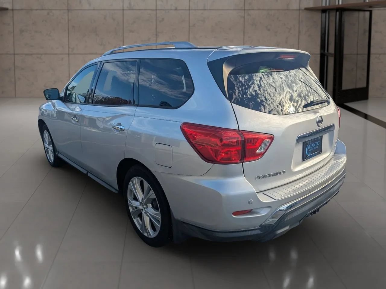 Used 2018 Nissan Pathfinder SL w/ SL Premium Package AWD/4WD image 6