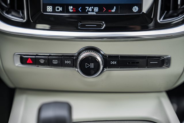 Used 2024 Volvo S60 B5 Plus image 23