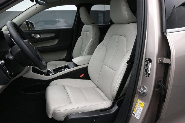 Used 2024 Volvo XC40 B5 Ultimate AWD/4WD image 10