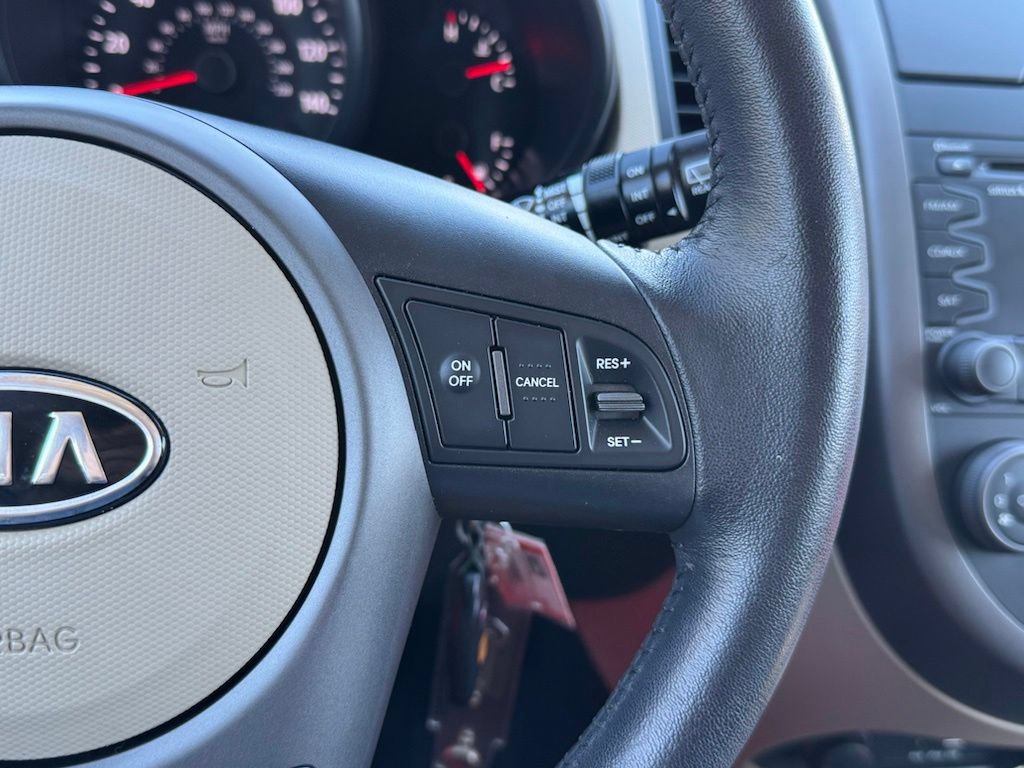 Used 2010 Kia Soul ! FWD image 12
