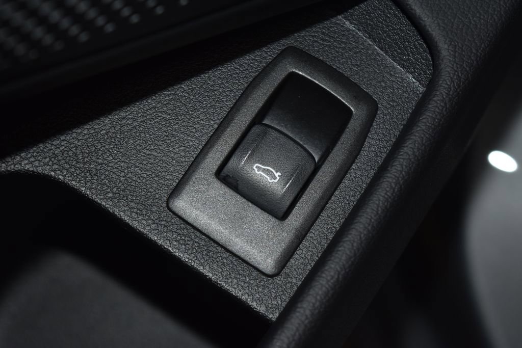 Certified 2025 BMW 330i xDrive Sedan w/ Premium Package image 7