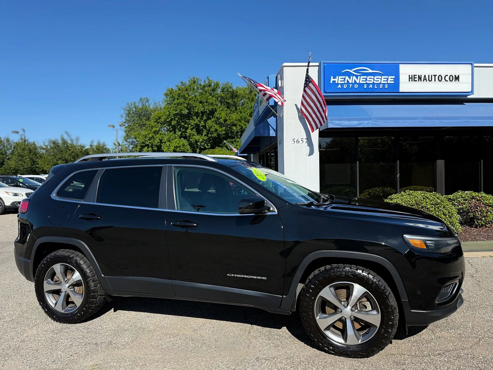 Used 2021 Jeep Cherokee Limited w/ Elite Package AWD/4WD image 5