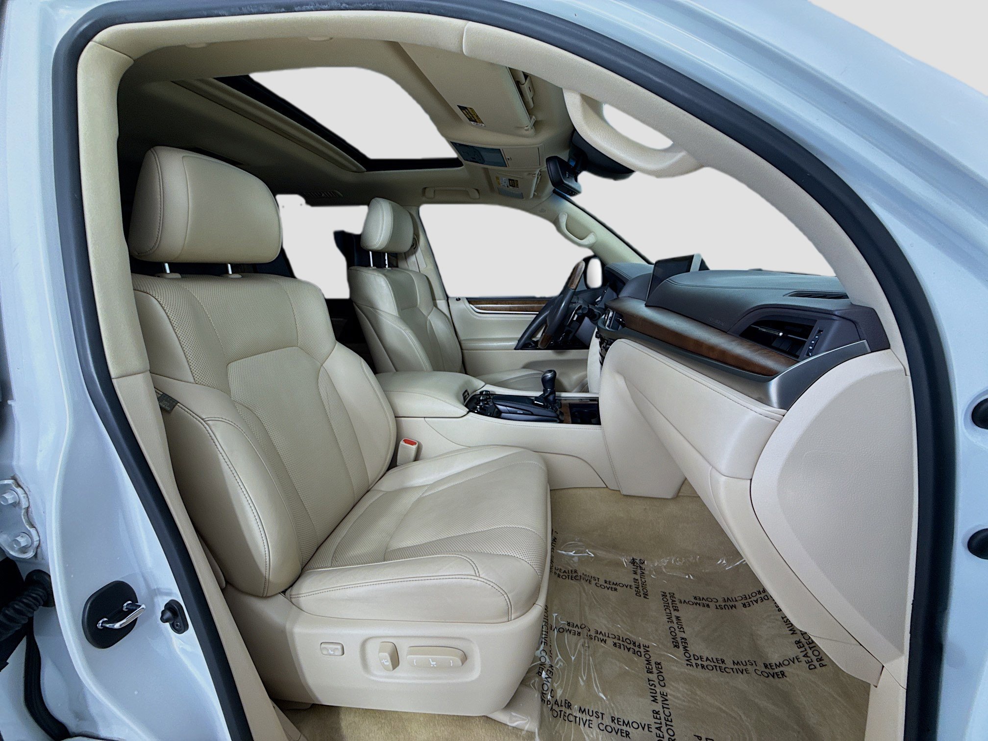 Used 2020 Lexus LX 570 4WD w/ 3rd Row & Luxury Pkg image 32