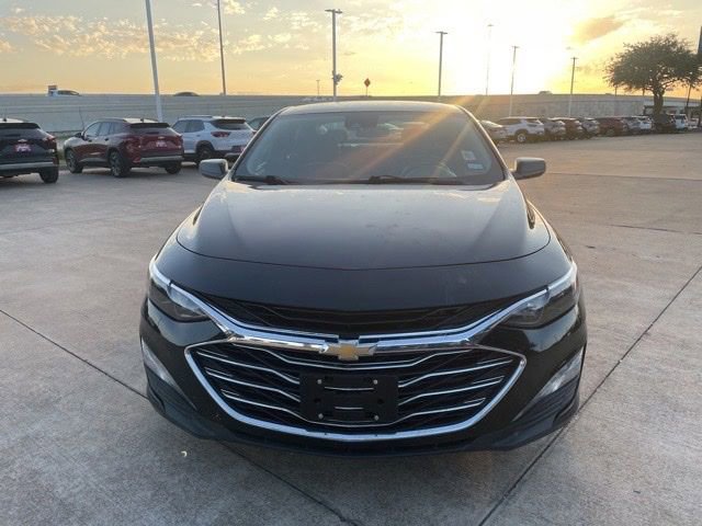 Used 2024 Chevrolet Malibu LT FWD image 2