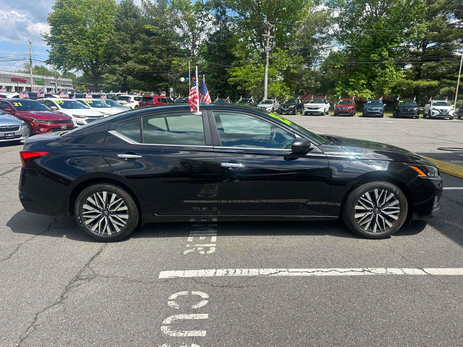 Used 2025 Nissan Altima 2.5 SV FWD image 3