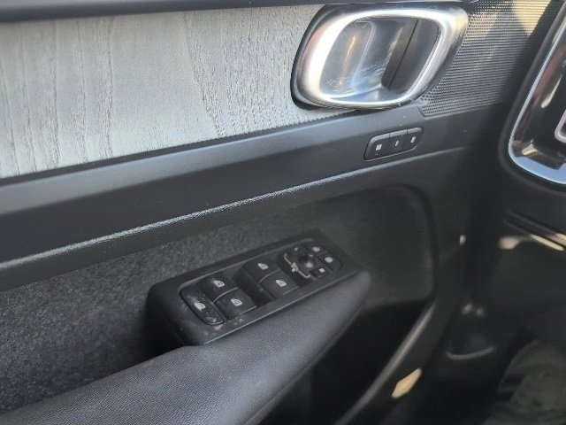 Used 2023 Volvo XC40 B5 Plus w/ Protection Package Premier image 8