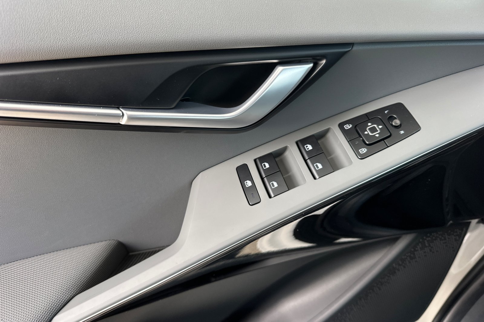 New 2026 Kia Niro EX FWD image 11