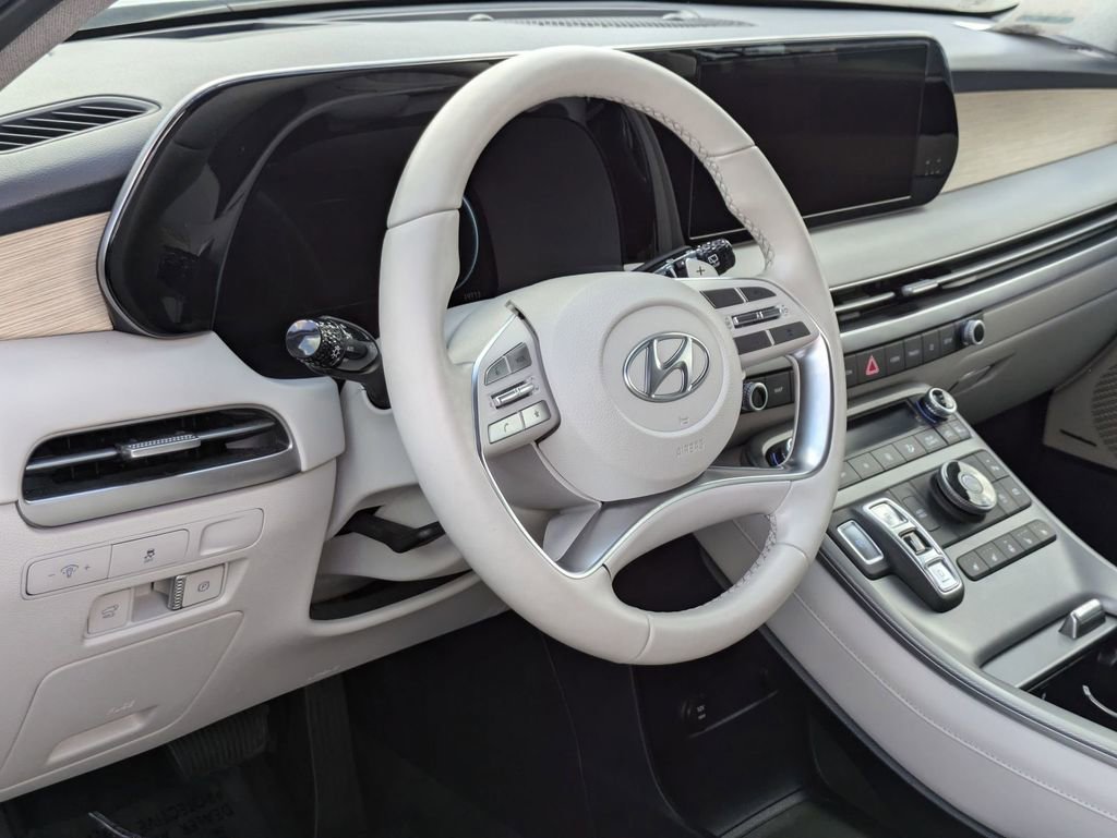 Used 2025 Hyundai Palisade Limited image 14