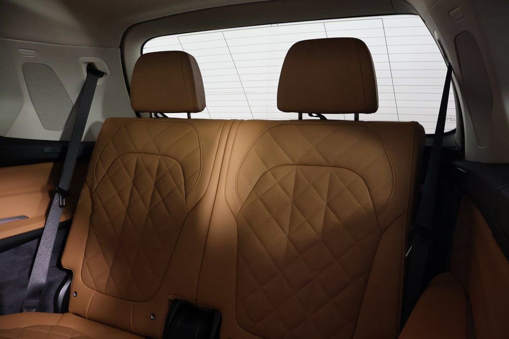 Used 2026 BMW X7 xDrive40i w/ Premium Package image 12