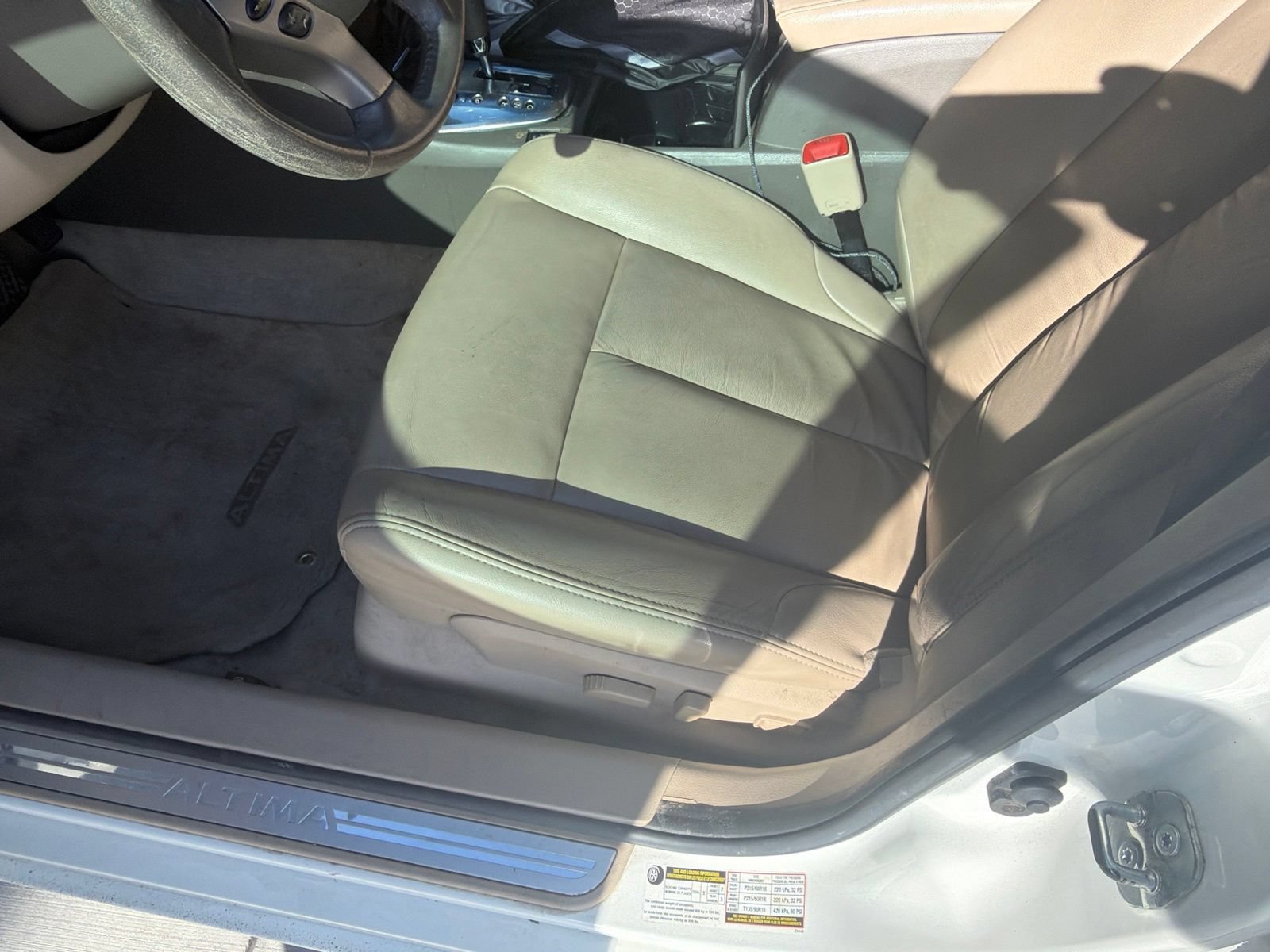 Used 2011 Nissan Altima 2.5 SL w/ Technology Pkg FWD image 11