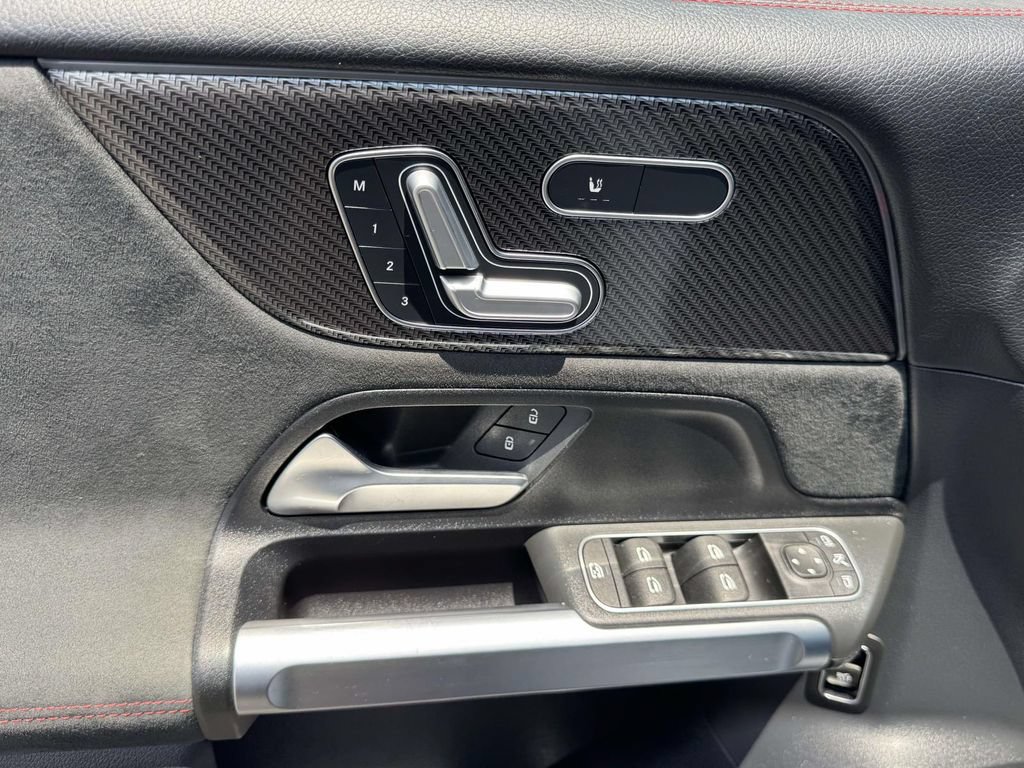 Used 2023 Mercedes-Benz GLB 35 AMG 4MATIC image 19