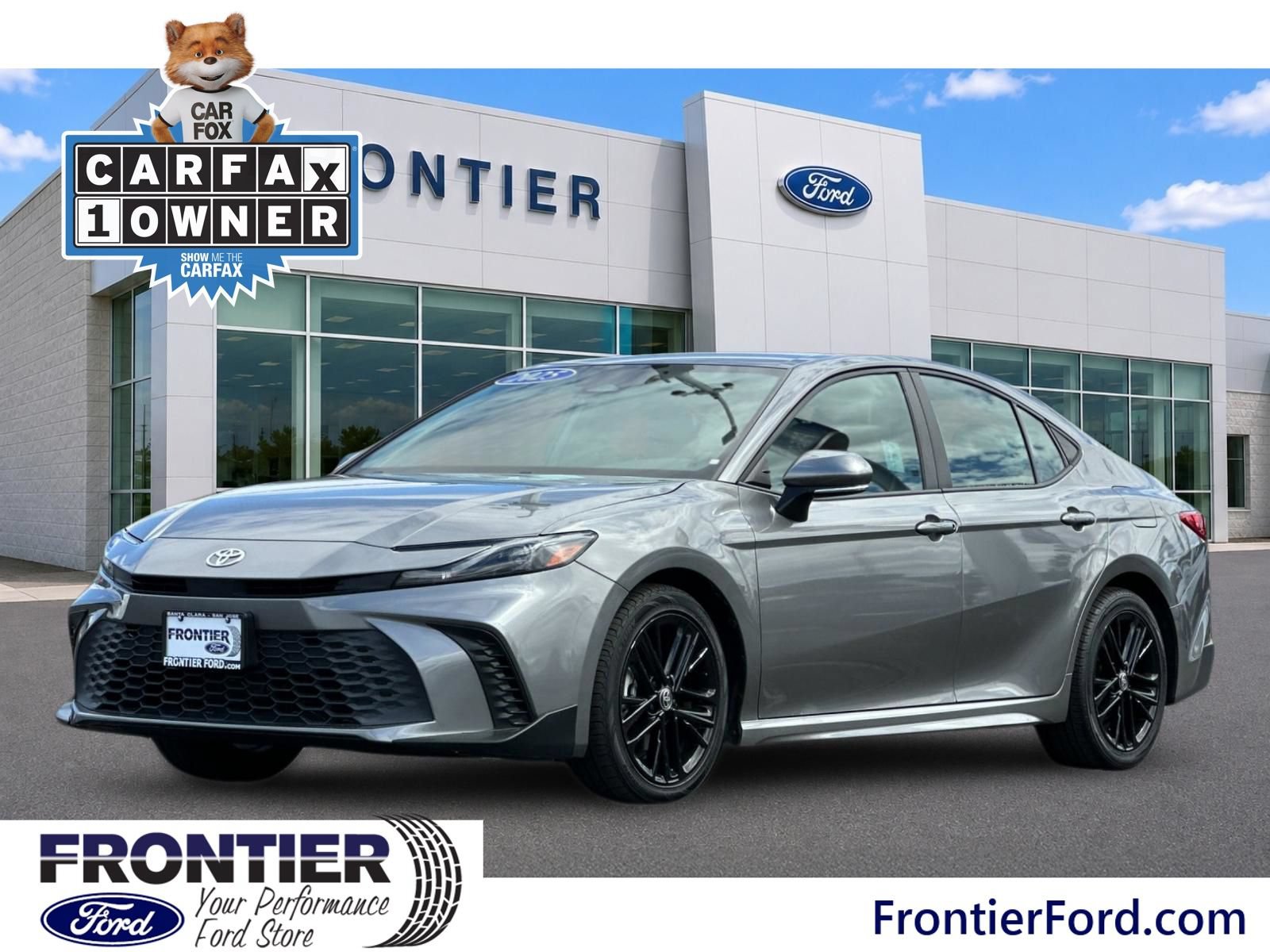 Used 2025 Toyota Camry SE FWD image 9