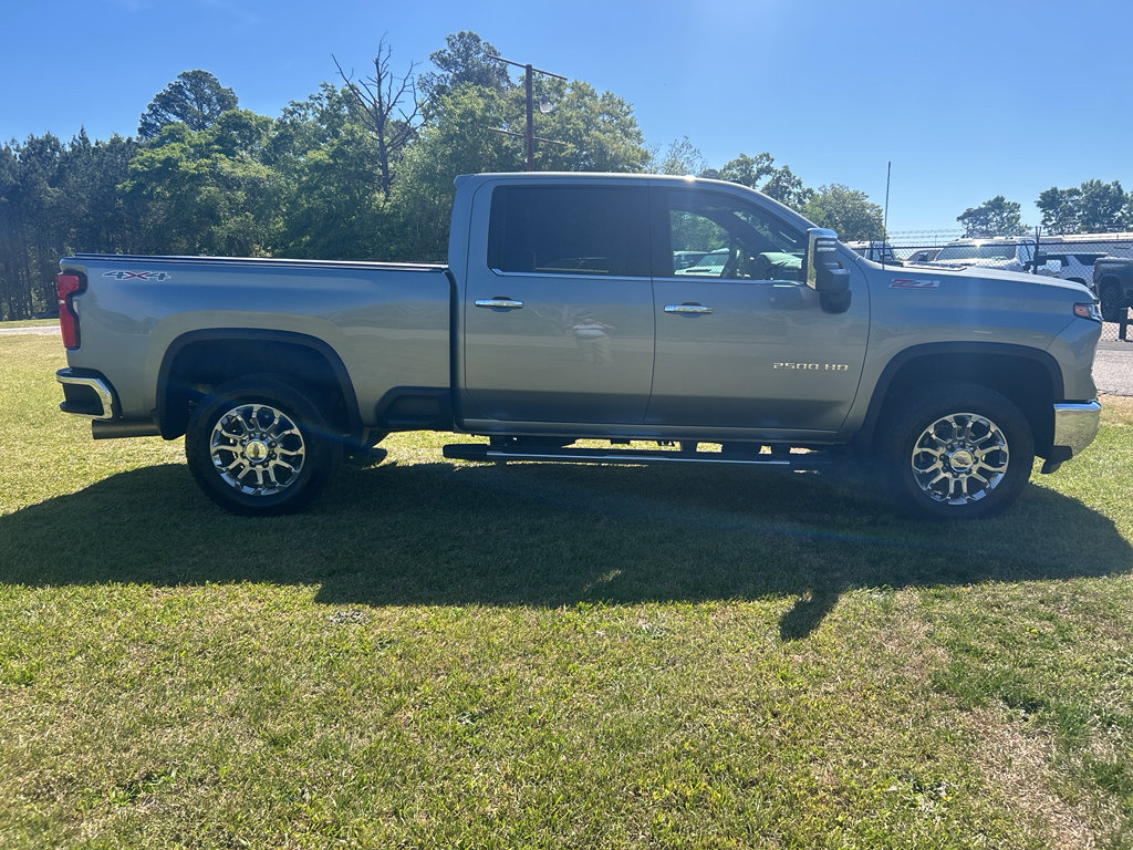 Used 2025 Chevrolet Silverado 2500 LTZ w/ LTZ Premium Package image 10