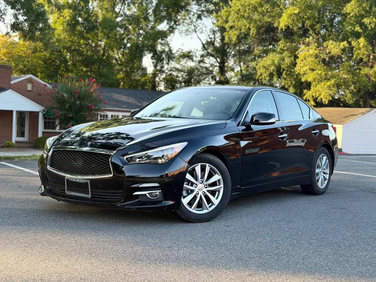 Used 2015 INFINITI Q50 Premium w/ Navigation Package RWD image 2
