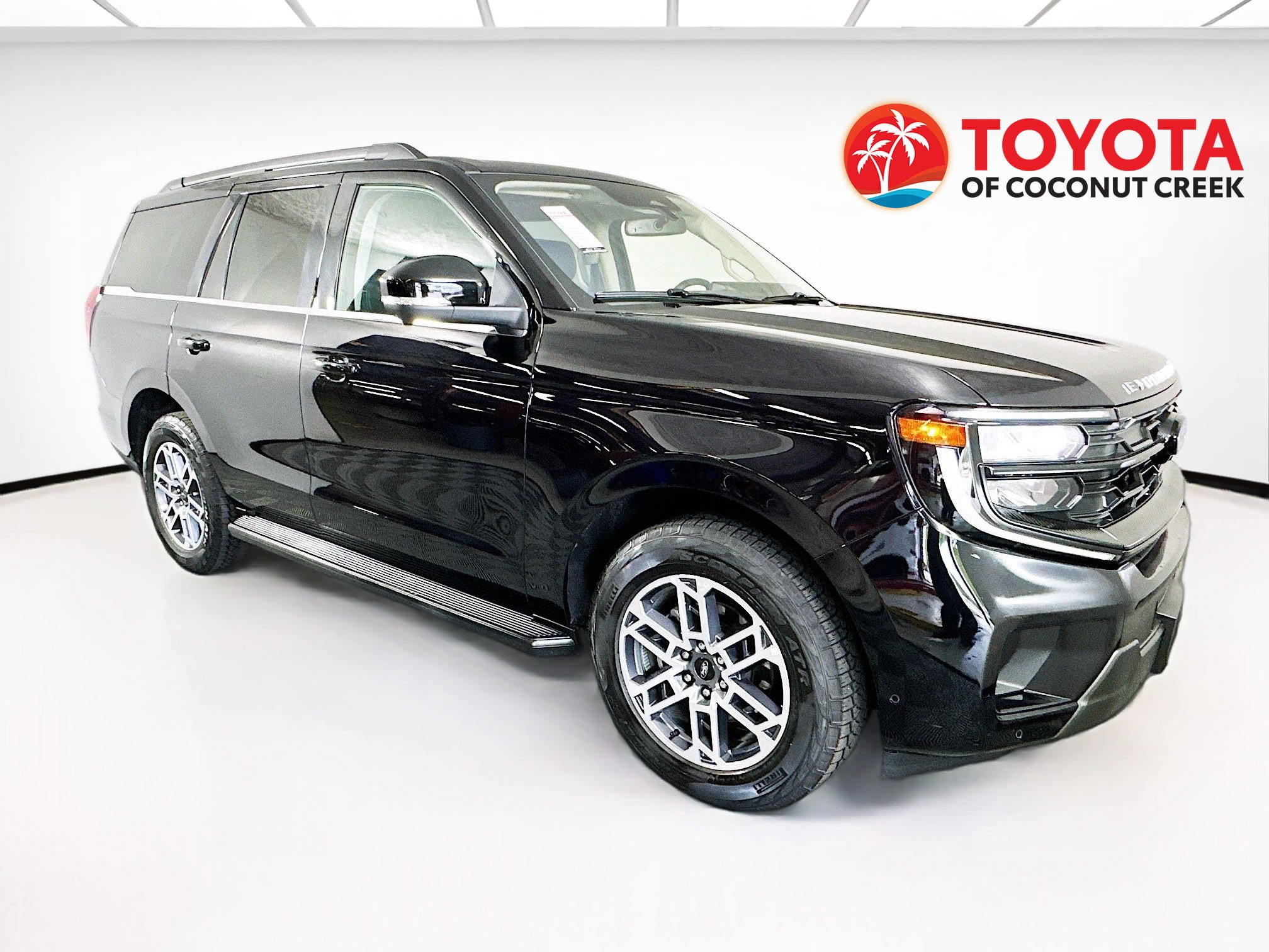 Used 2025 Ford Expedition Active image 1