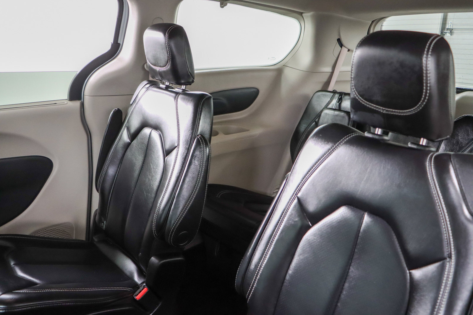 Used 2023 Chrysler Pacifica Touring-L FWD image 24