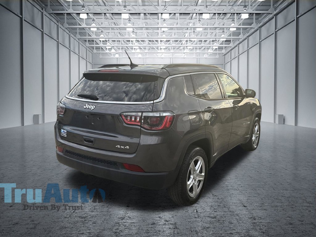 Used 2024 Jeep Compass Latitude AWD/4WD image 8
