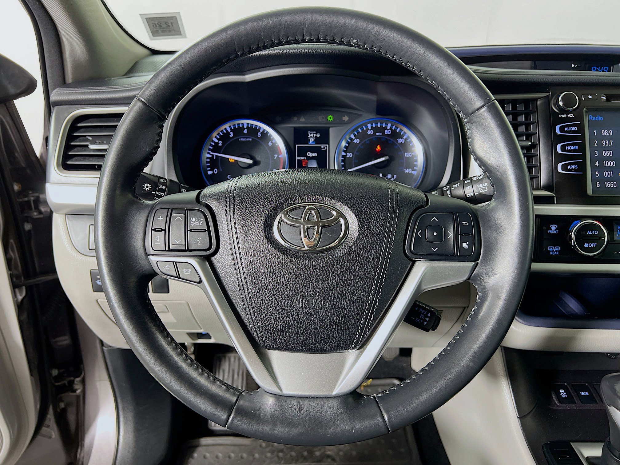 Used 2015 Toyota Highlander XLE image 12