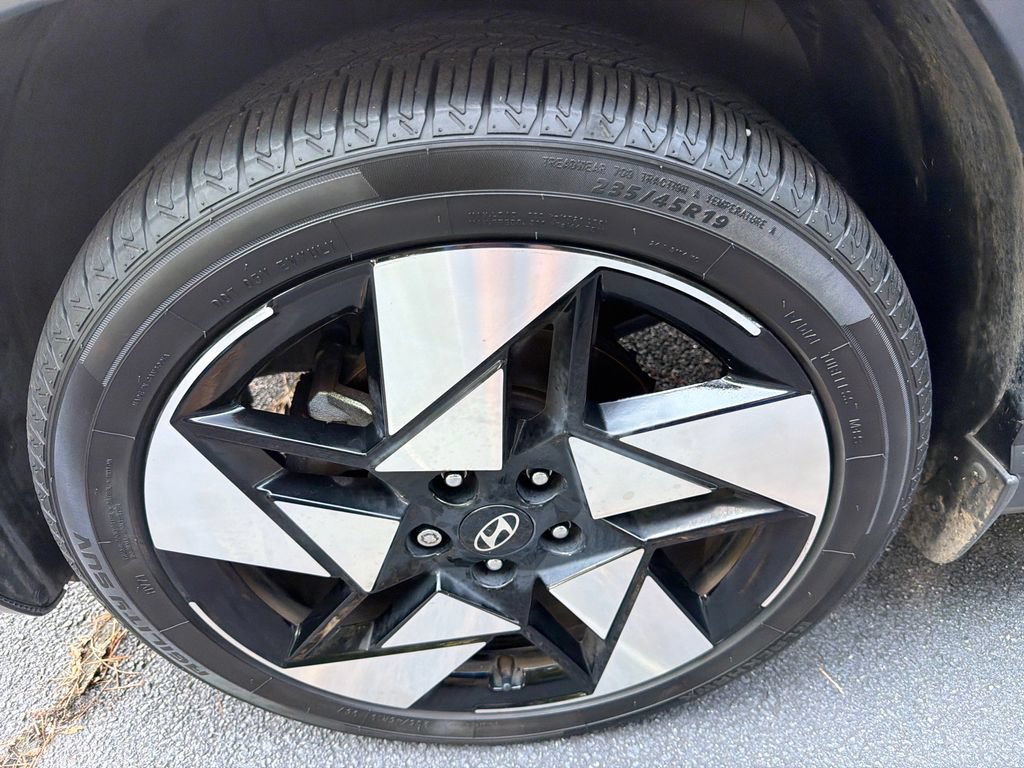 Used 2024 Hyundai Kona Limited FWD image 11