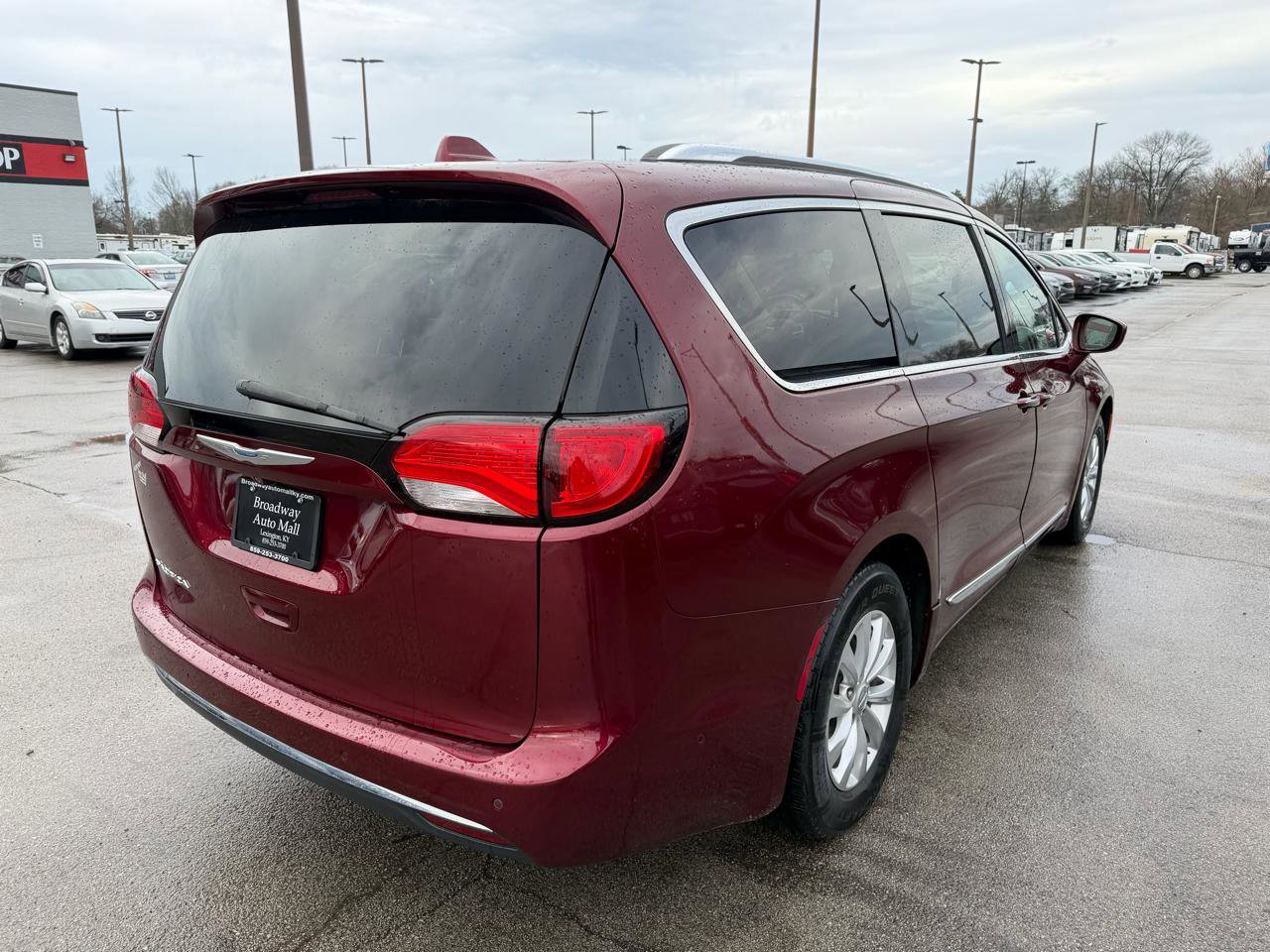 Used 2018 Chrysler Pacifica Touring-L Plus w/ Advanced Safetytec Group image 3