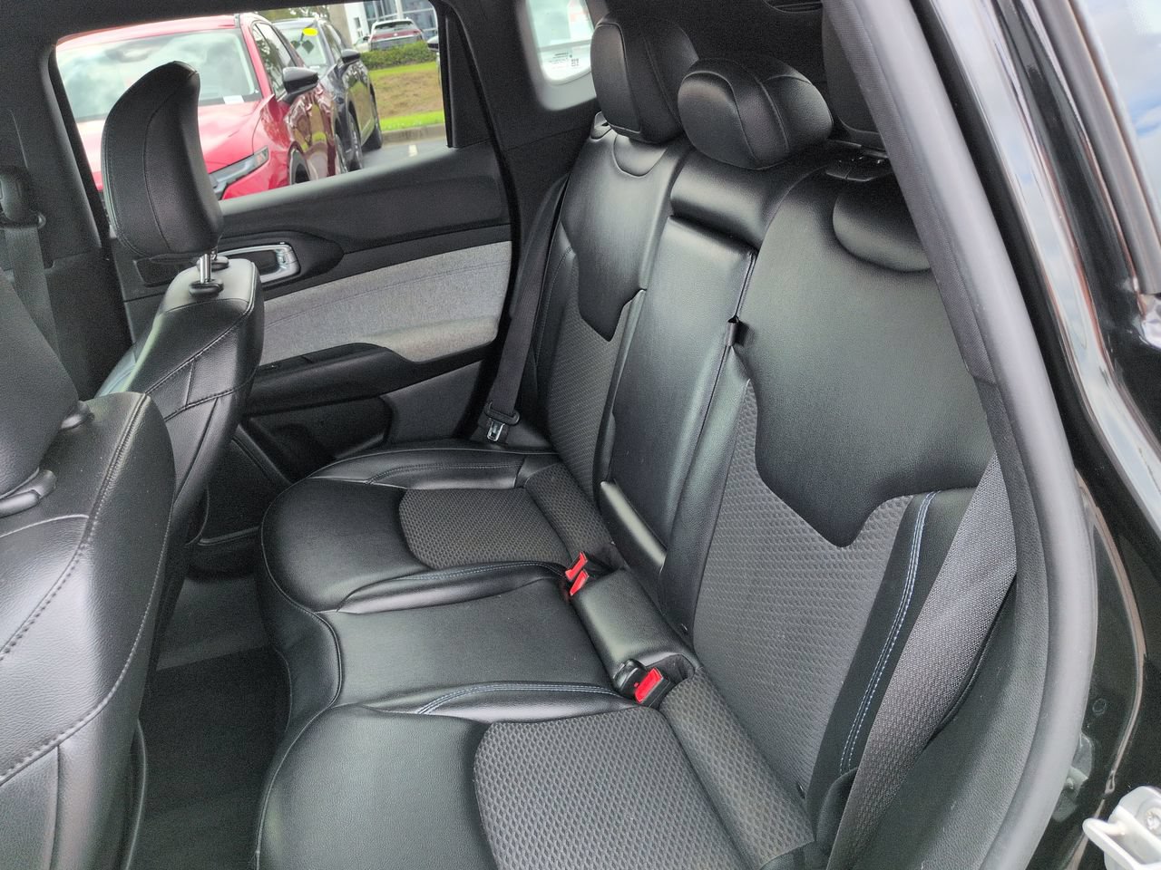 Used 2023 Jeep Compass Latitude w/ Sun and Sound Group AWD/4WD image 14