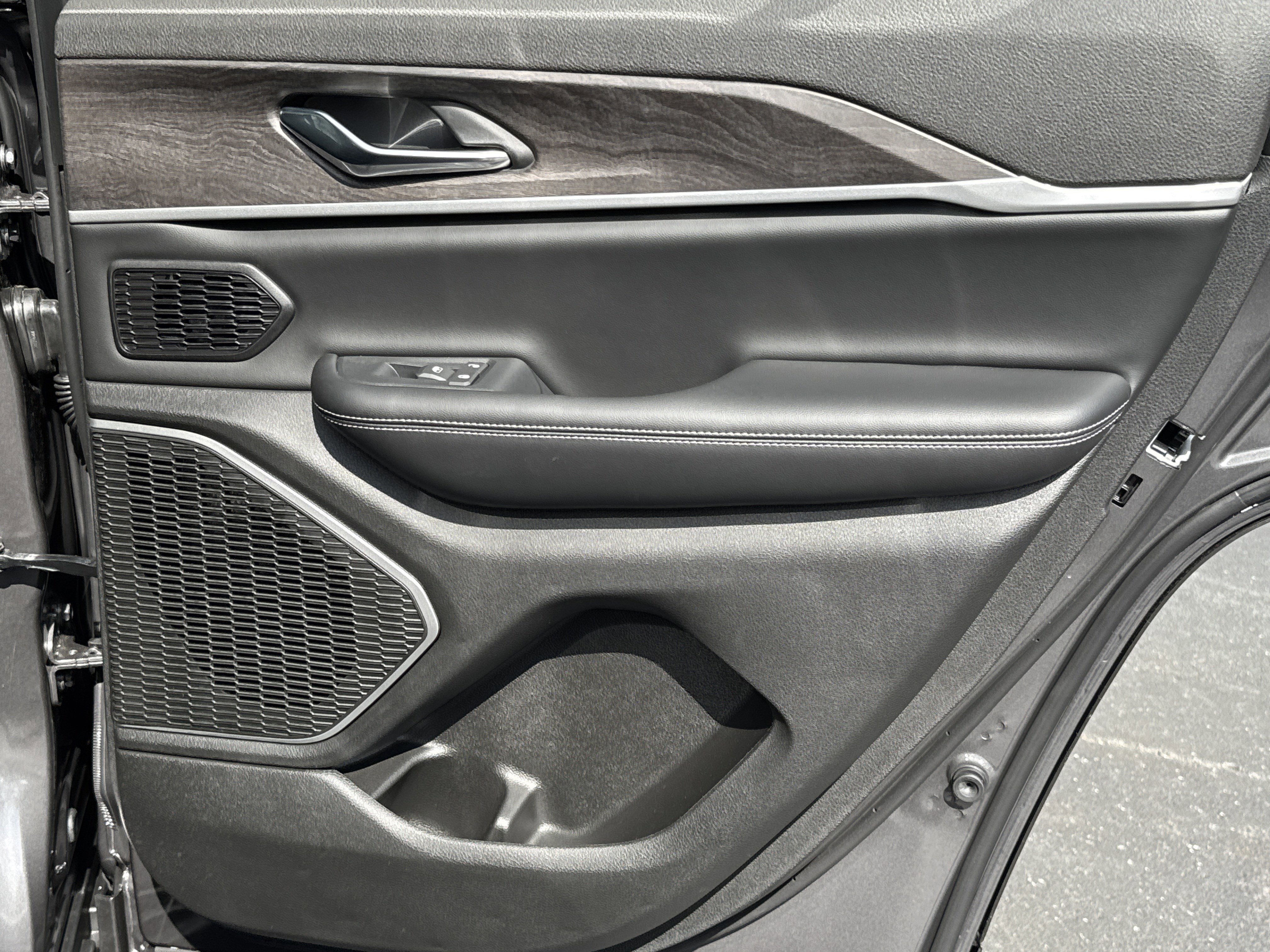 New 2026 Jeep Grand Cherokee Limited w/ Luxury Tech Group II image 19