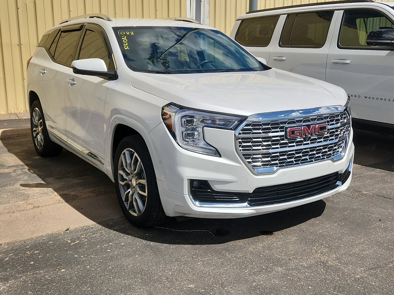 Used 2022 GMC Terrain Denali w/ Denali Premium Package AWD/4WD image 4