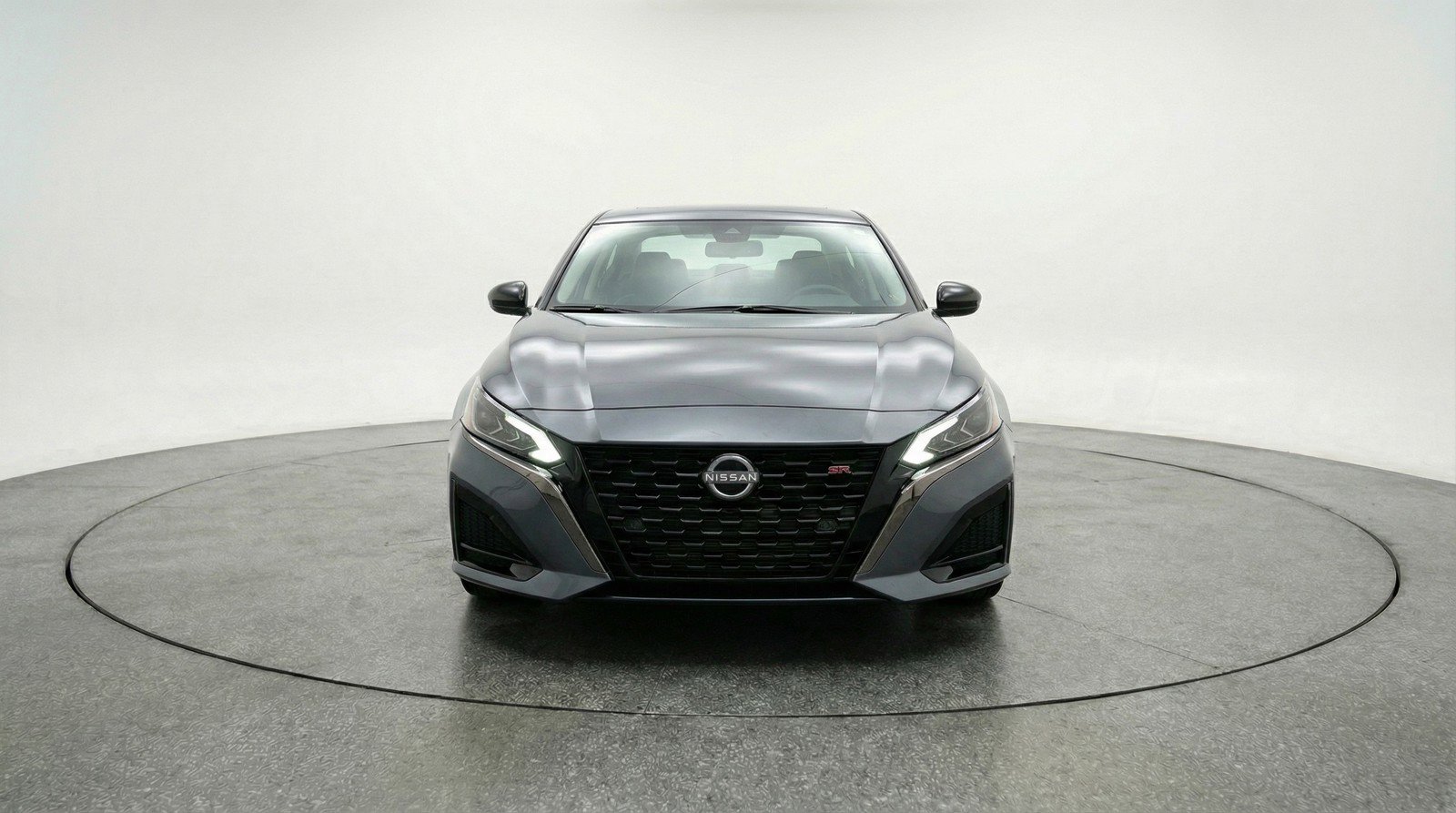 Used 2025 Nissan Altima 2.5 SR image 2