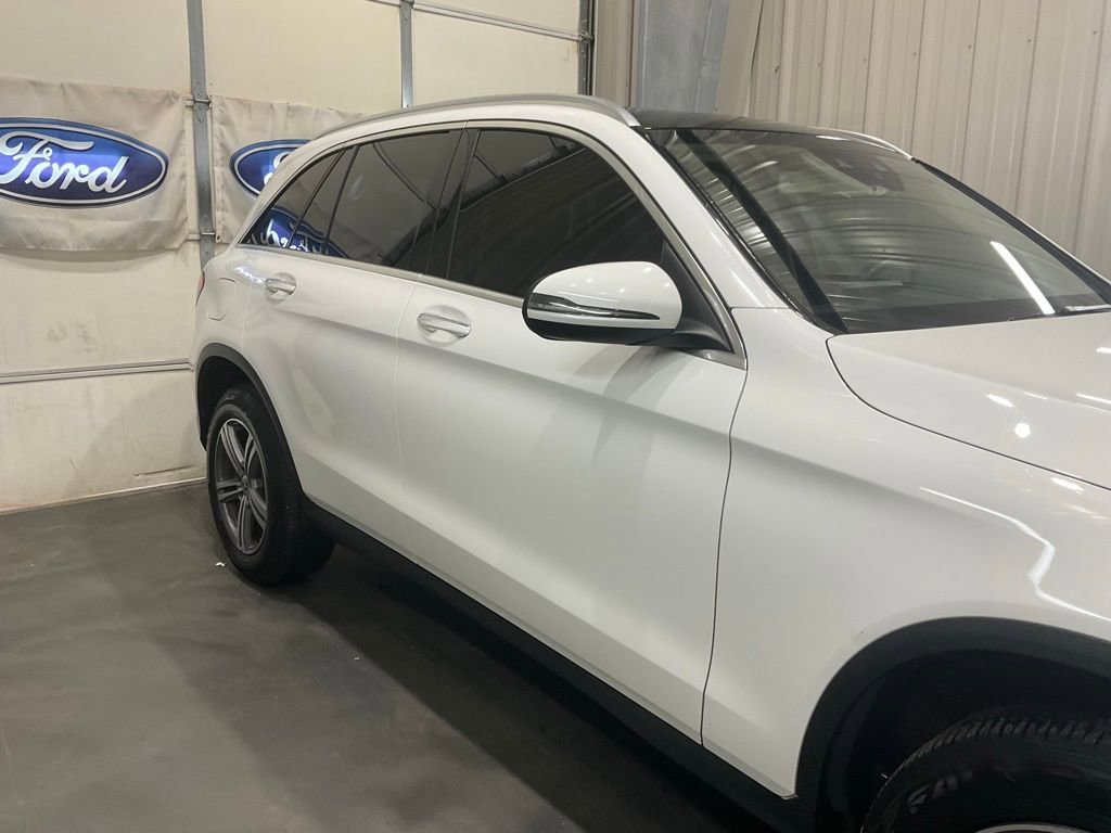 Used 2020 Mercedes-Benz GLC 300 image 4