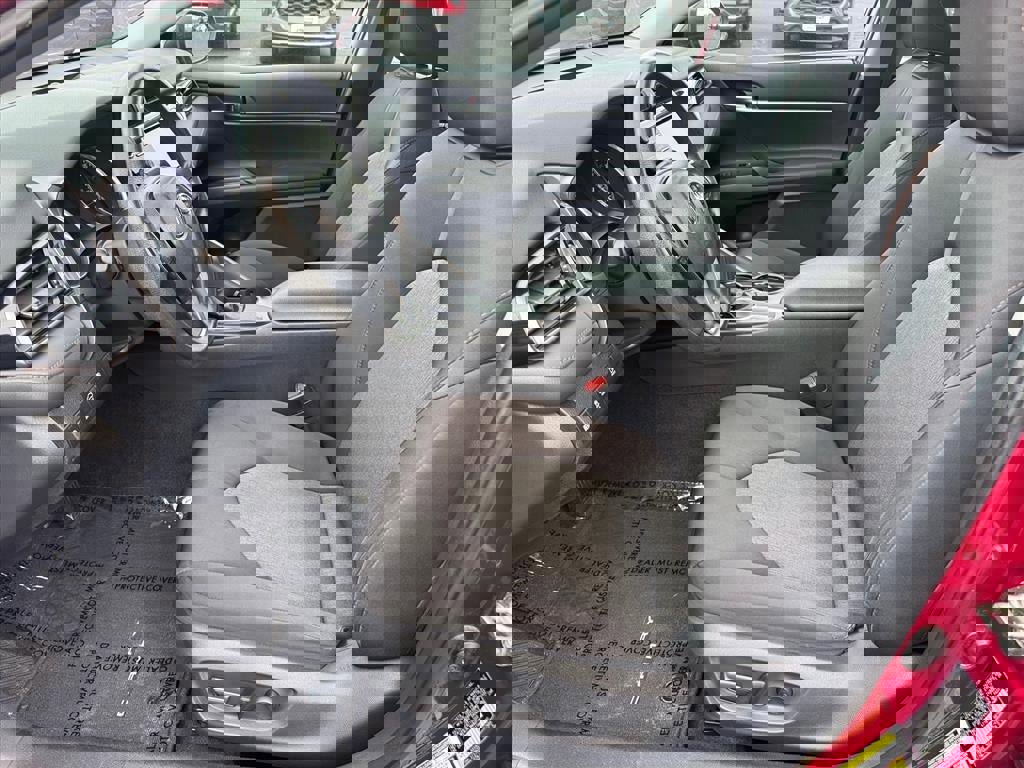 Used 2019 Toyota Camry LE image 5