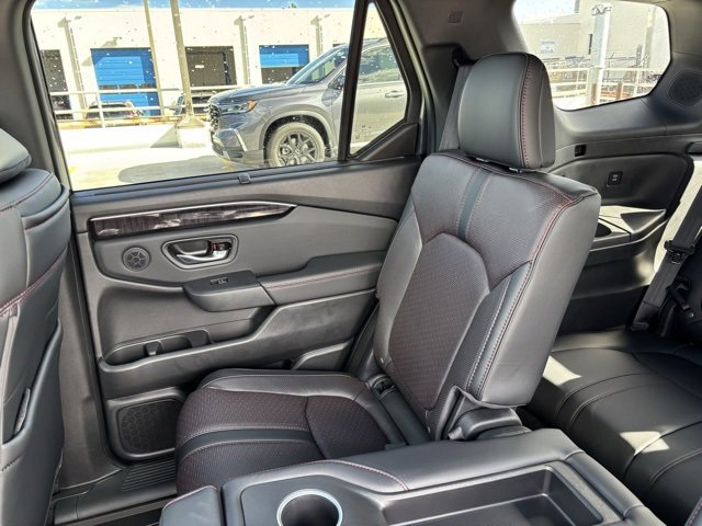 New 2025 Honda Pilot Black Edition image 25
