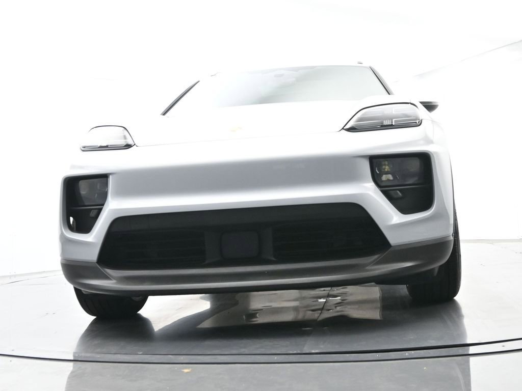 Certified 2025 Porsche Macan Electric image 56